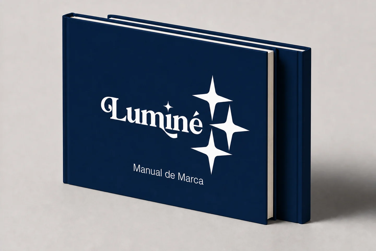 Manual de Marca Luminé en cubierta azul